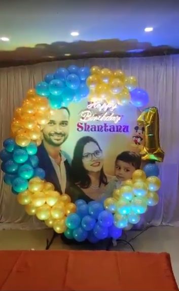 Balloon photo frame birthday decor